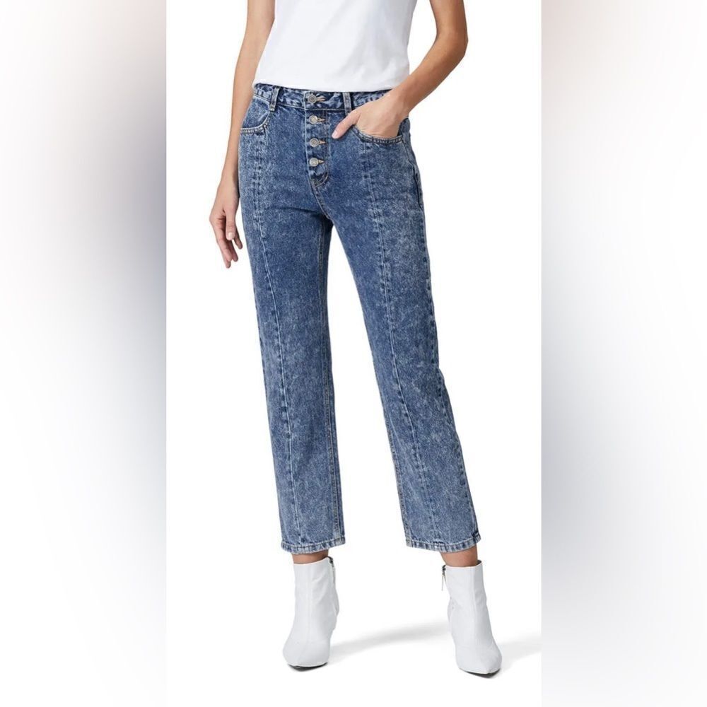 SJYP
Rigid Washed Straight Leg Jeans